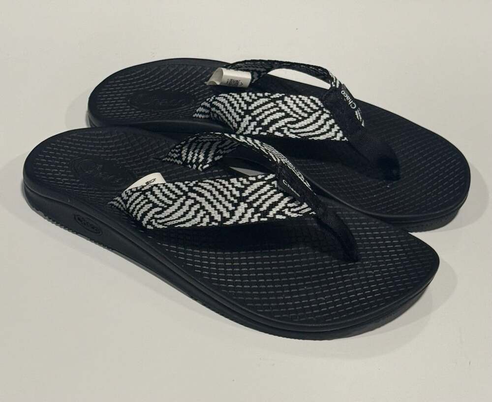 Chaco Classic Flip Flops Size 6 Everley Black White Sandals